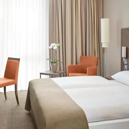 Отель Intercityhotel Hauptbahnhof 4*