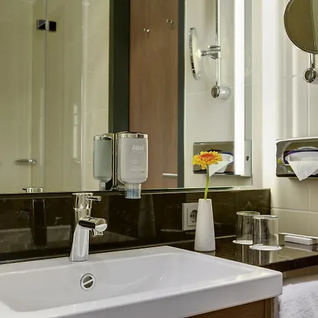 מלון Intercityhotel Hauptbahnhof 4*