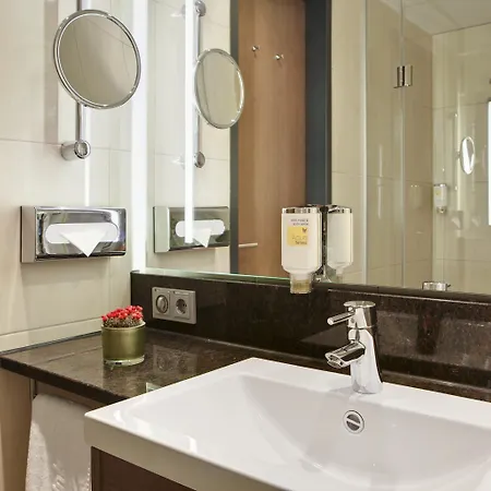 Intercityhotel Hauptbahnhof 4*