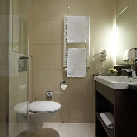 Intercityhotel Hauptbahnhof מלון