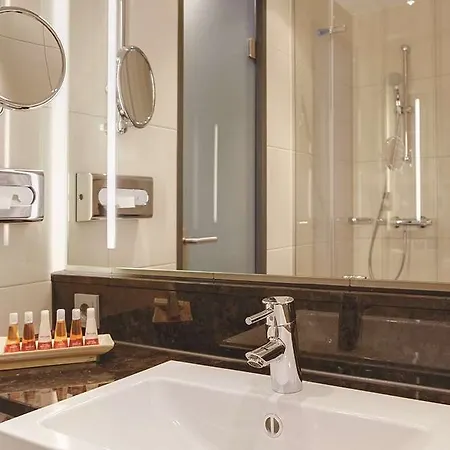 Intercityhotel Hauptbahnhof מלון