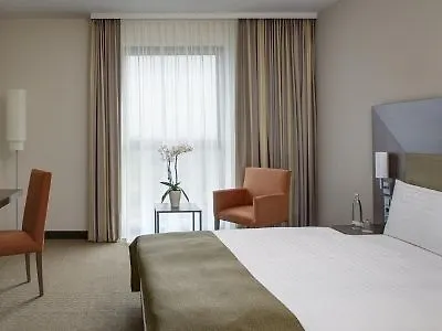 Intercityhotel Hauptbahnhof מלון 4*