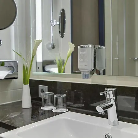 Intercityhotel Hauptbahnhof 4* ברלין